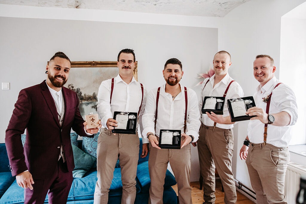 Getting Ready vom Bräutigam  bei einer Hochzeit im Gutshof Szilagyi