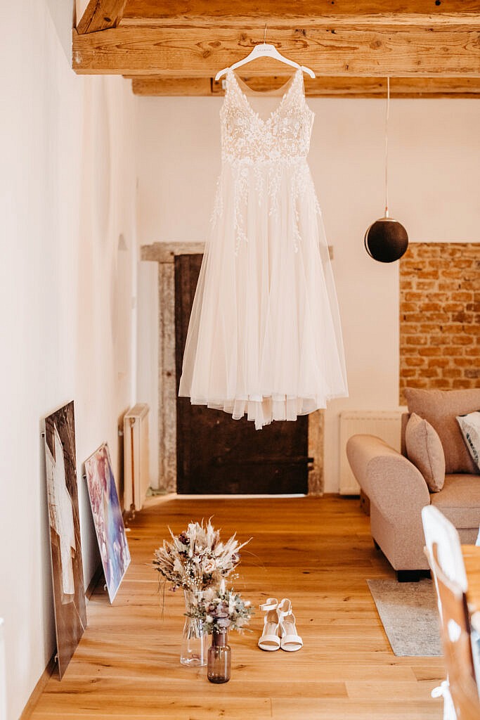 Hochzeitskleid bei Hochzeit im Gutshof Szilagyi