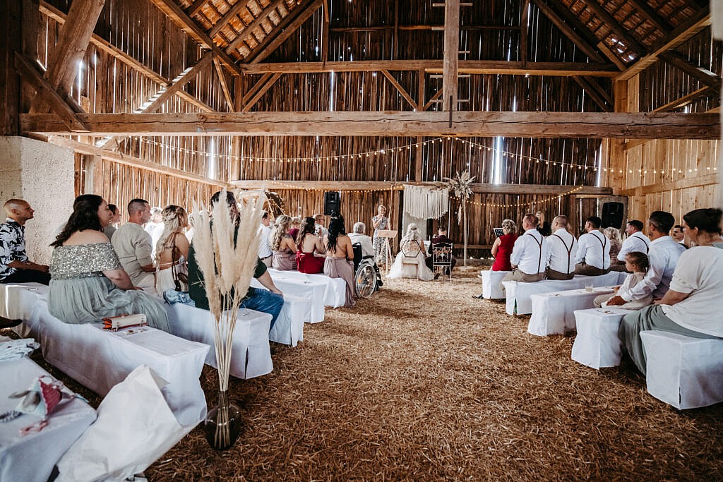 Scheunenhochzeit im Gutshof Szilagyi 