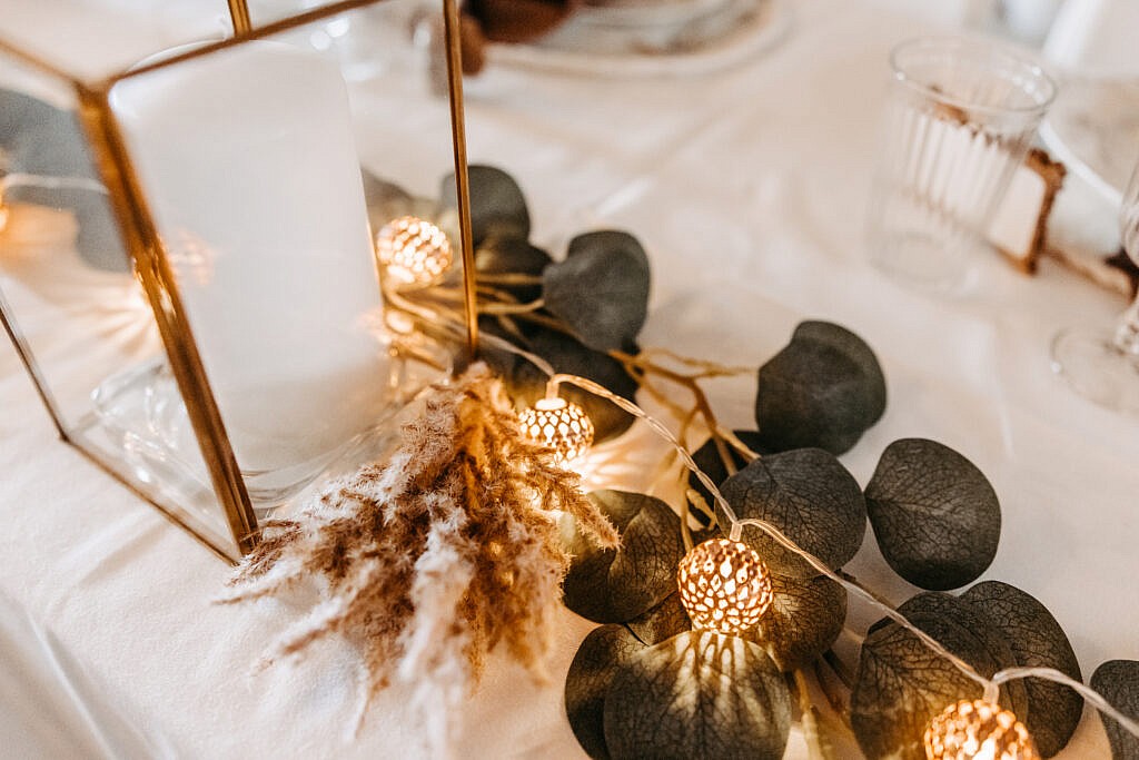 Detailaufnahme von der Dekoration bei Hochzeit im Gutshof Szilagyi 
