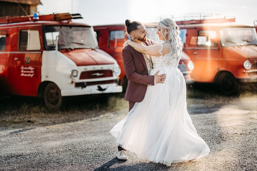 Brautpaarshooting im Hochzeitssaal bei Hochzeit im Gutshof Szilagyi 